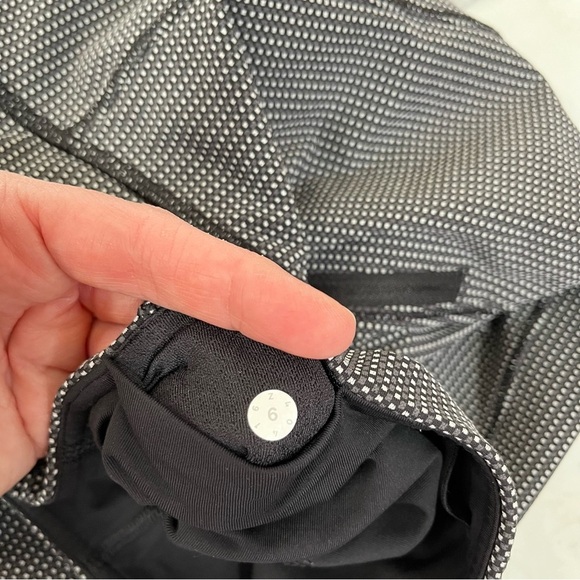 Lululemon tiny geo black white full length leggings zippered pockets luxtreme 6 - Picture 11 of 11